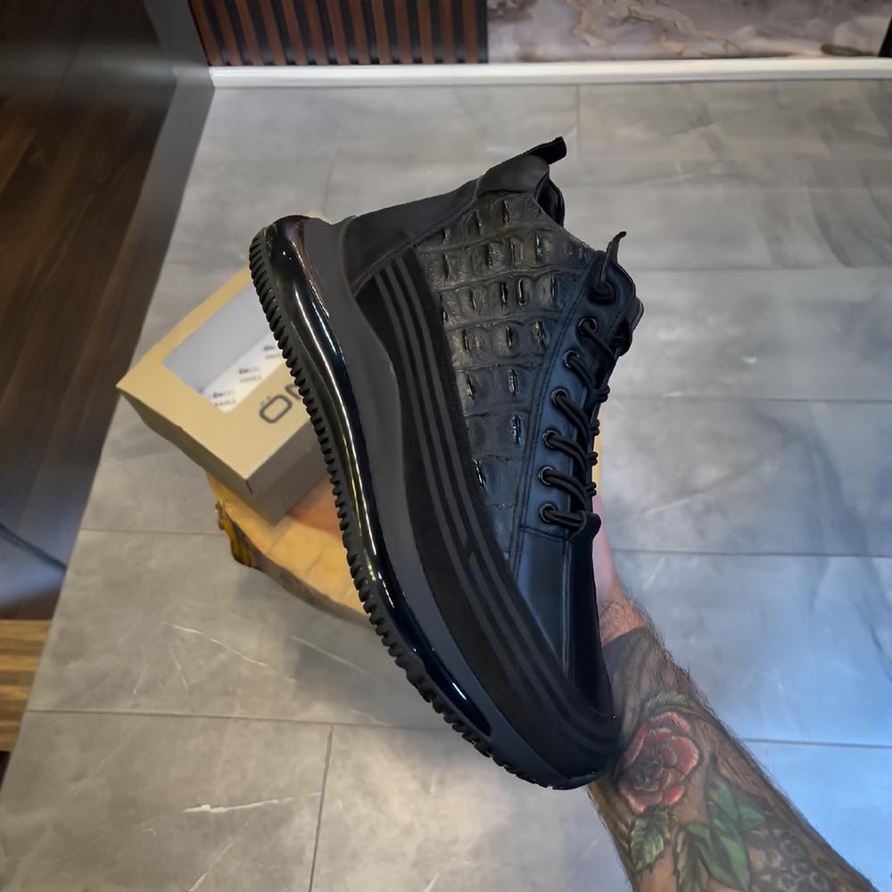 Crocodile Texture Leather Sneakers