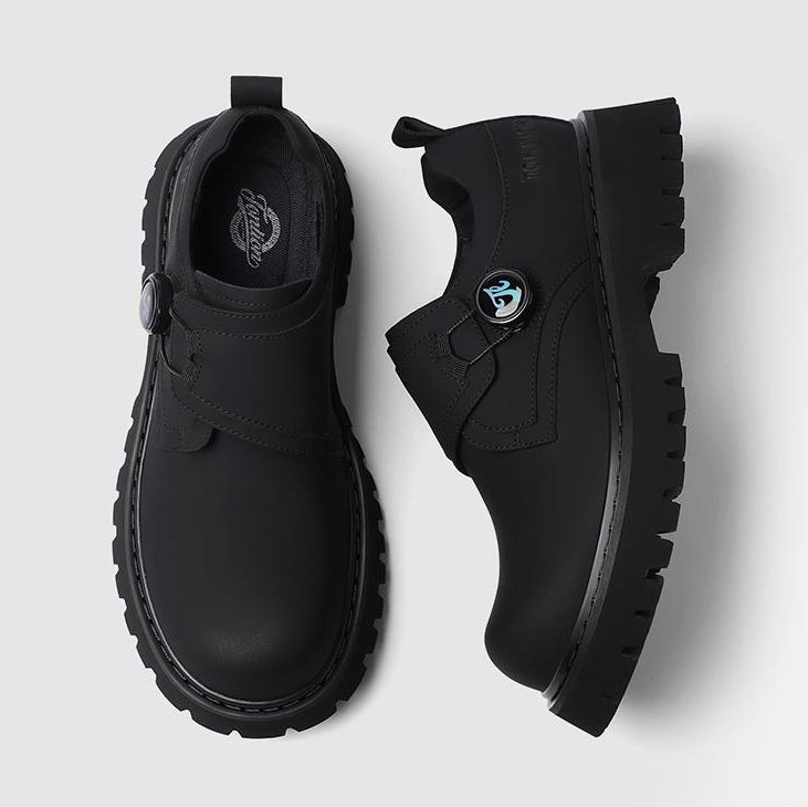 All-black trendy and versatile loafers