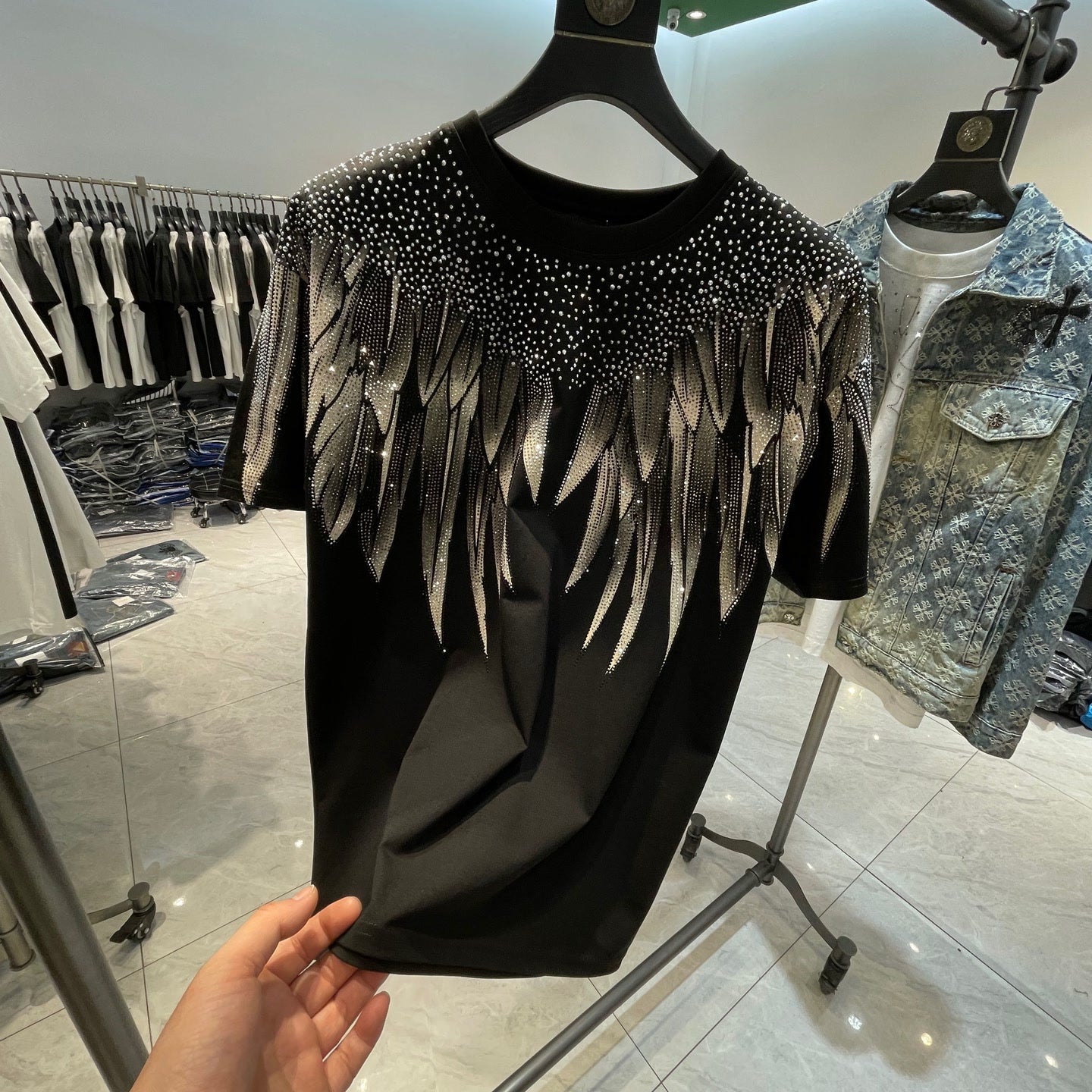 Feather print rhinestone T-shirt