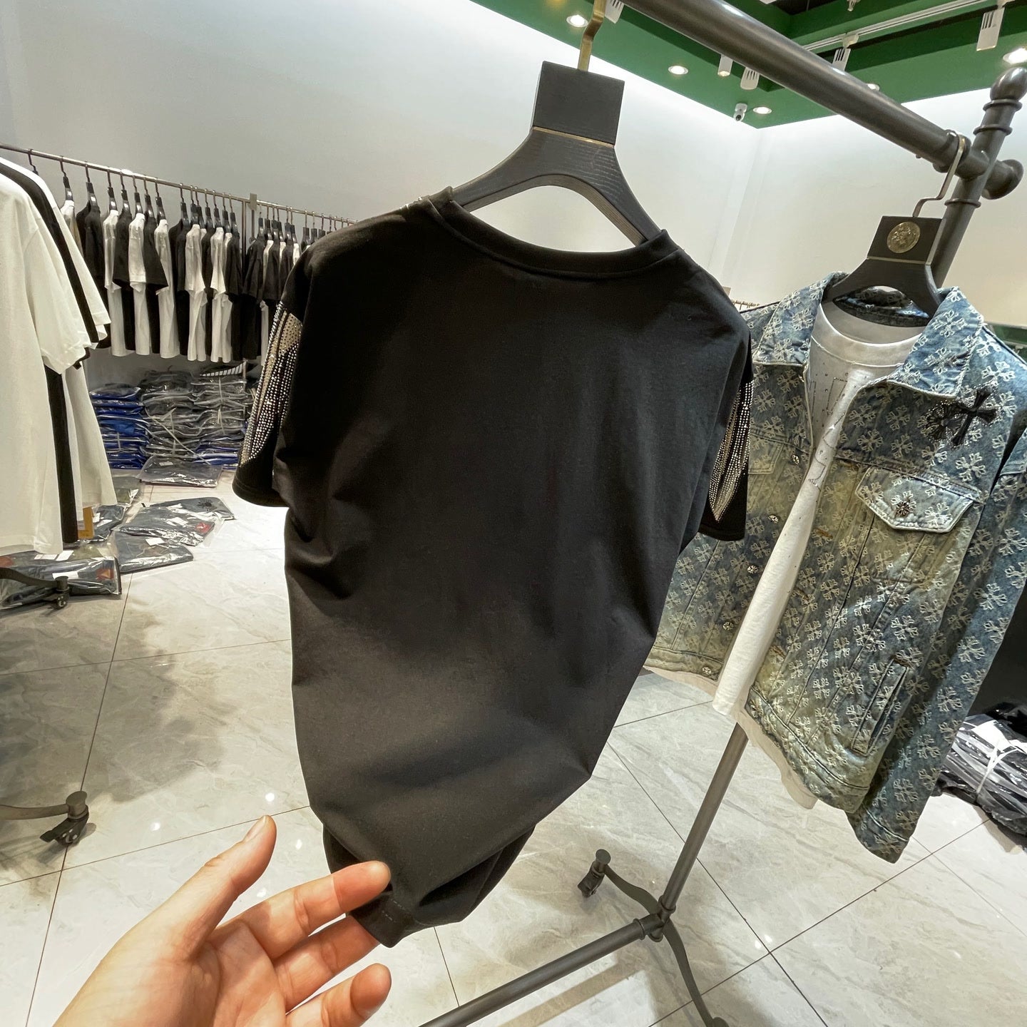 Feather print rhinestone T-shirt