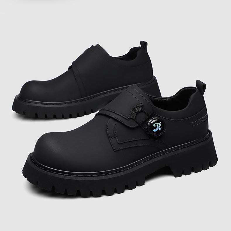 All-black trendy and versatile loafers