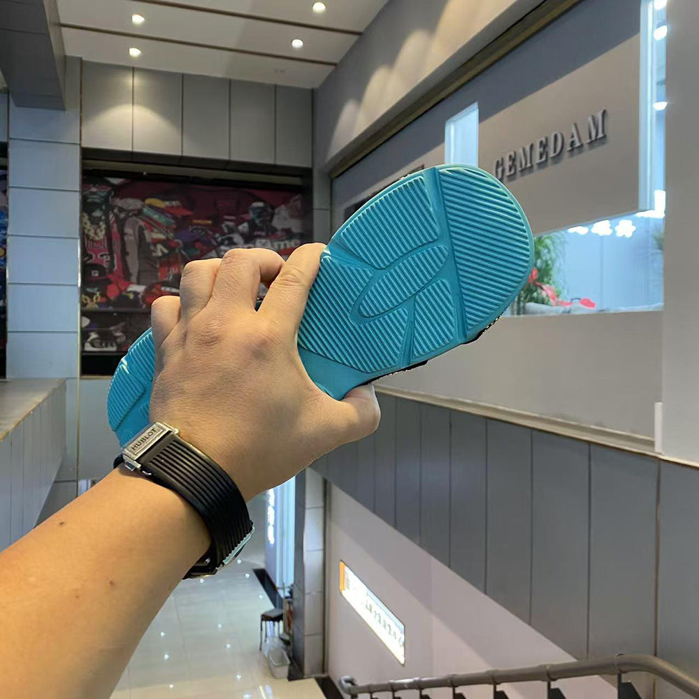 Street-style glamorous rhinestone sneakers