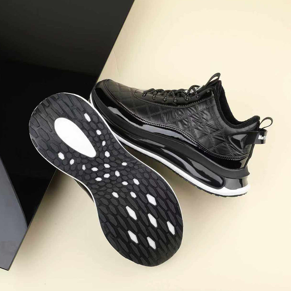 Warm and soft athletic shoes