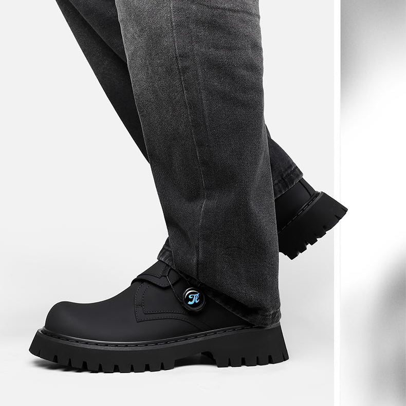 All-black trendy and versatile loafers