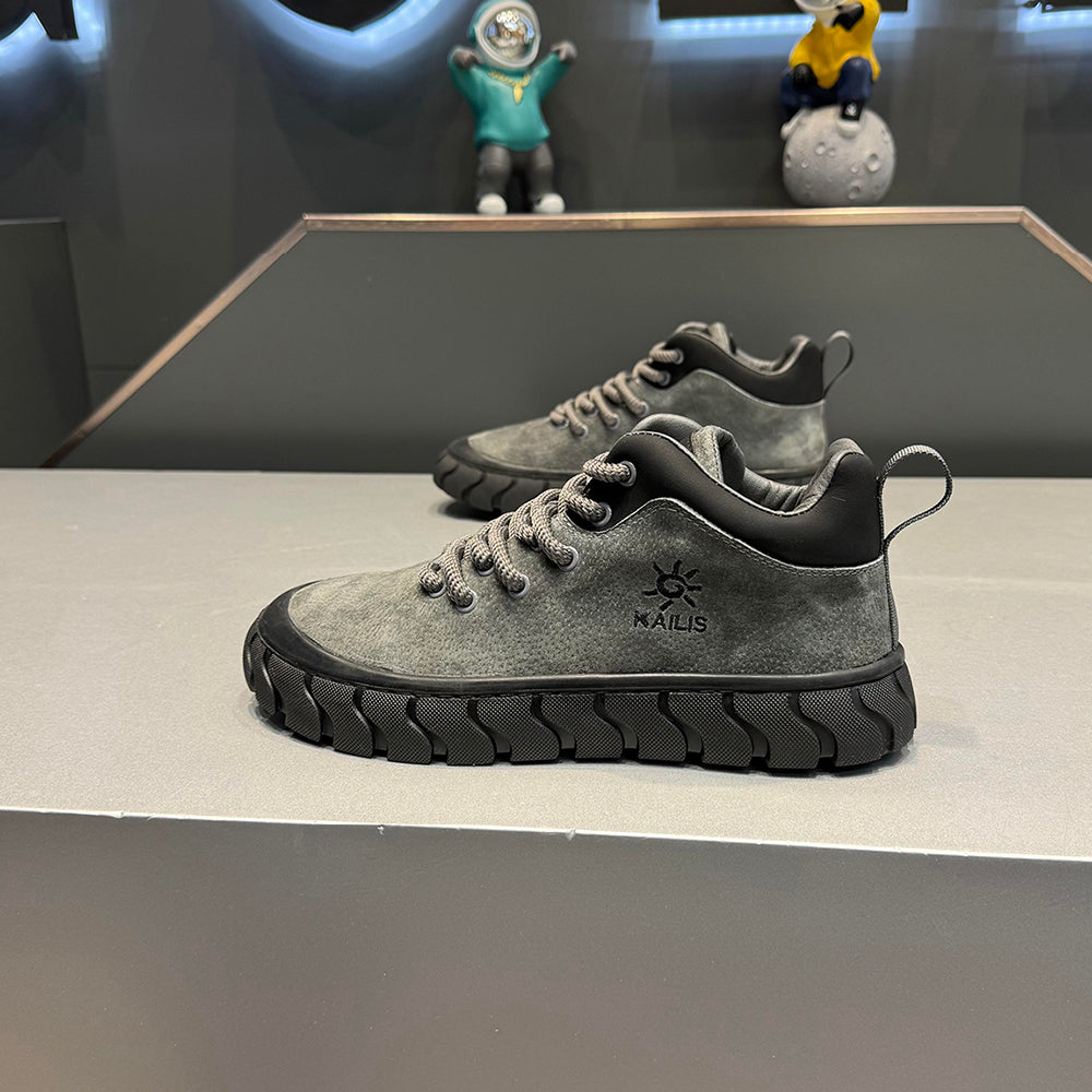 Simple trendy and versatile street shoes