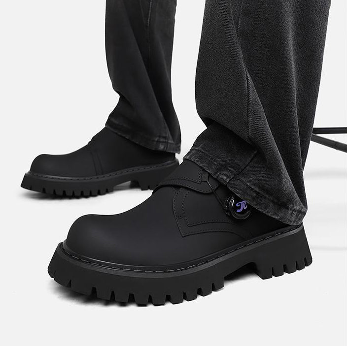 All-black trendy and versatile loafers