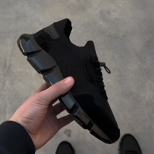 Simple ultra-lightweight breathable casual sneakers